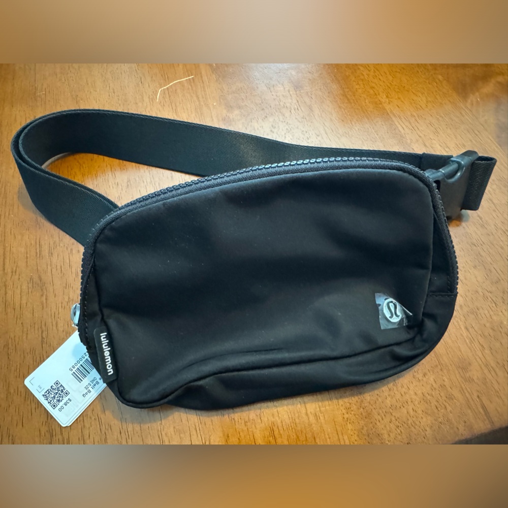 Branded Lululemon Everywhere Belt Bag 1 L